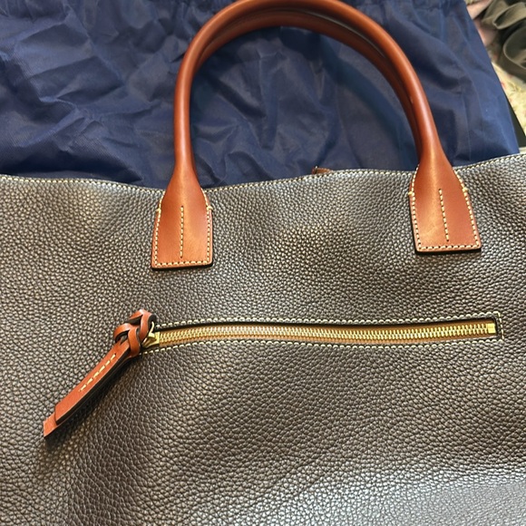Large Dooney and Bourke tote - Picture 5 of 7